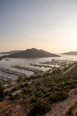 Akdeniz üzerinde güzel bir gün batımı, Hırvatlar.