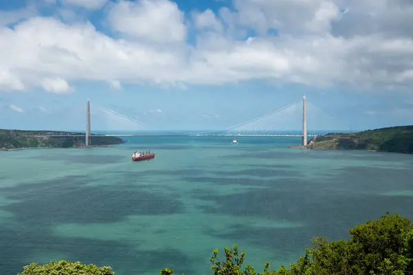 Dünyanın en ünlü simgesinin olduğu şehirdeki köprünün manzarası..