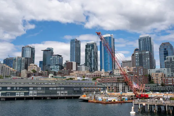 Seattle Washington 'daki tekneden Seattle Skyline manzarası