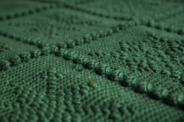 Yakın plan yeşil örgü örülmüş ya da örülmüş kar tanesi desenli, arka plan