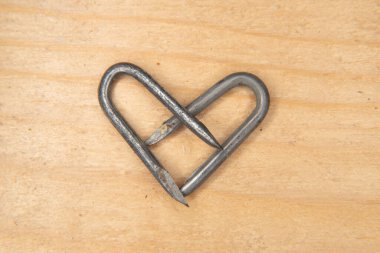 İnşaat ve marangozluk için ağır dikenli tel zımbaların kalbi