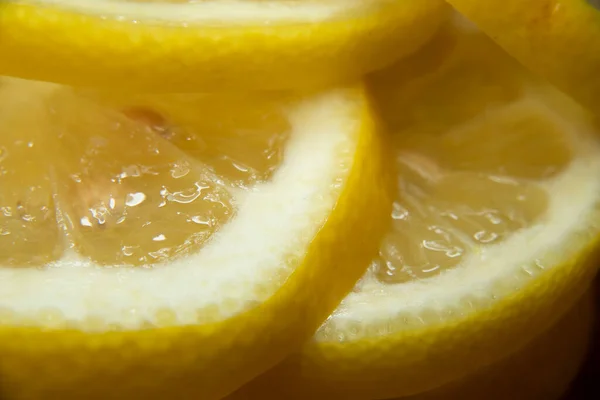 Close Yellow Lemon Slices Wood Cutting Board Fresh Cut Used — Stock Photo, Image