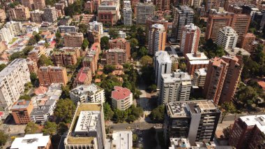 Bogota ve binalarının güzel renkleriyle havadan çekilmiş fotoğrafları.