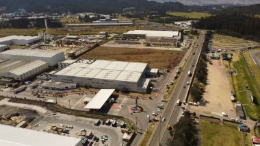 Bogota ve binalarının güzel renkleriyle havadan çekilmiş fotoğrafları.
