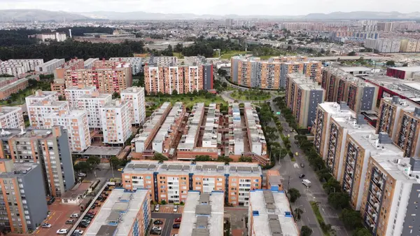 Bogot sokakları, gökyüzü ve binalar yukarıdan alındı