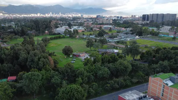 Bogot sokakları, gökyüzü ve binalar yukarıdan alındı