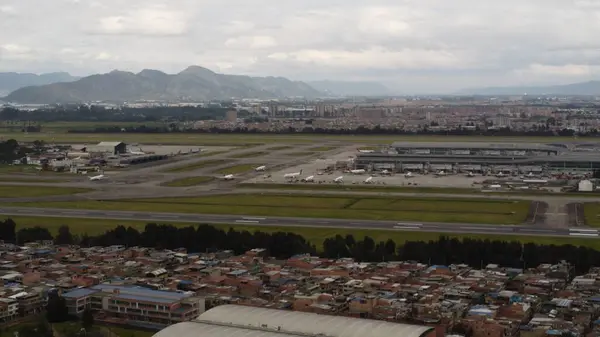 Bogot sokakları, gökyüzü ve binalar yukarıdan alındı