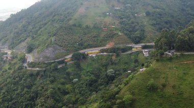 Merkez dağ sırasının hava görüntüleri, doğru adı verilen bölümde.