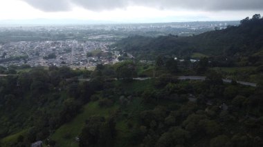 Merkez dağ sırasının hava görüntüleri, doğru adı verilen bölümde.