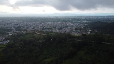 Merkez dağ sırasının hava görüntüleri, doğru adı verilen bölümde.