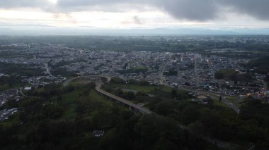 Merkez dağ sırasının hava görüntüleri, doğru adı verilen bölümde.