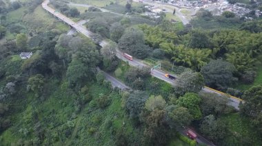 Merkez dağ sırasının hava görüntüleri, doğru adı verilen bölümde.