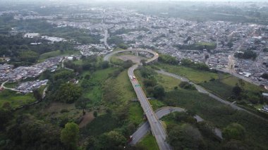 Merkez dağ sırasının hava görüntüleri, doğru adı verilen bölümde.