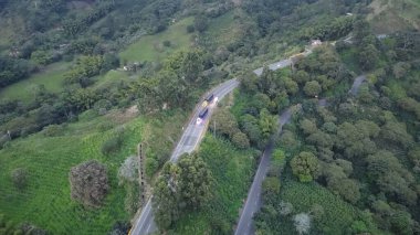Merkez dağ sırasının hava görüntüleri, doğru adı verilen bölümde.