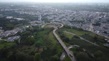 Merkez dağ sırasının hava görüntüleri, doğru adı verilen bölümde.