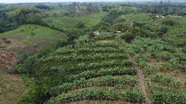 Merkez dağ sırasının hava görüntüleri, doğru adı verilen bölümde.