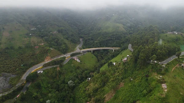 Merkez dağ sırasının hava görüntüleri, doğru adı verilen bölümde.