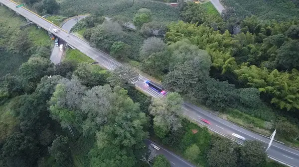 Merkez dağ sırasının hava görüntüleri, doğru adı verilen bölümde.