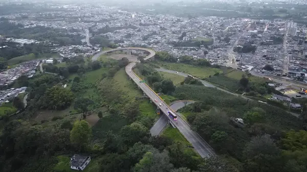 Merkez dağ sırasının hava görüntüleri, doğru adı verilen bölümde.