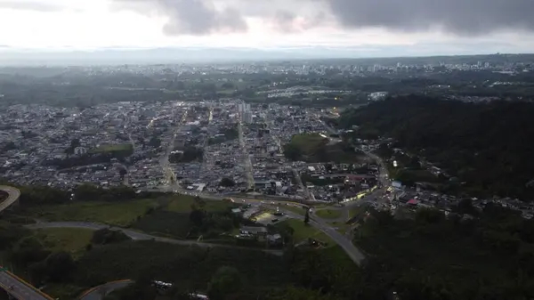 Merkez dağ sırasının hava görüntüleri, doğru adı verilen bölümde.