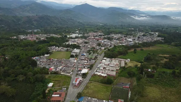 Merkez dağ sırasının hava görüntüleri, doğru adı verilen bölümde.