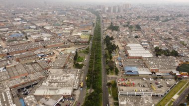 Gökyüzü ve renkleri ile Bogota 'daki gecelerin hava görüntüleri