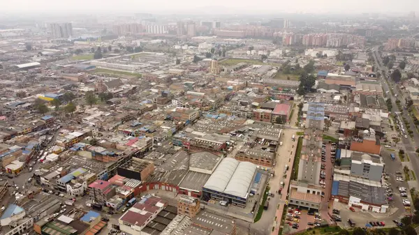 Gökyüzü ve renkleri ile Bogota 'daki gecelerin hava görüntüleri