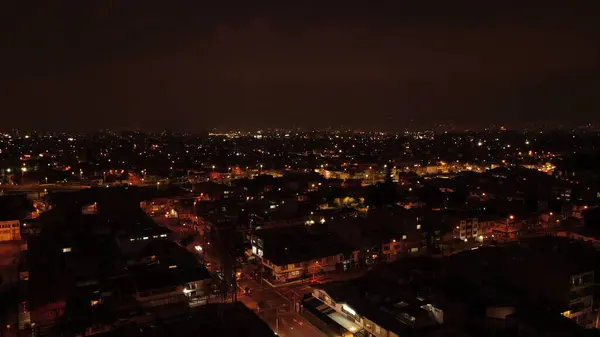 Gökyüzü ve renkleri ile Bogota 'daki gecelerin hava görüntüleri