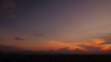 Bogot öğleden sonraları kırmızı binalarıyla