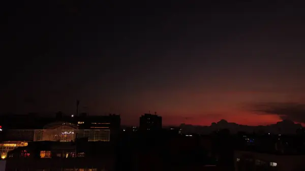 Bogot öğleden sonraları kırmızı binalarıyla