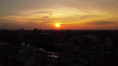 Bogot öğleden sonraları kırmızı binalarıyla