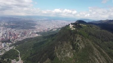 Bogota şehir merkezi binaları monserrate ile