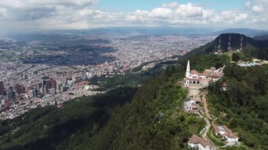 Bogota şehir merkezi binaları monserrate ile