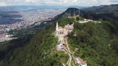 Bogota şehir merkezi binaları monserrate ile