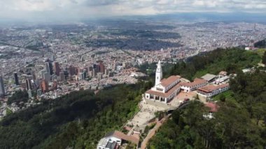 Bogota şehir merkezi binaları monserrate ile