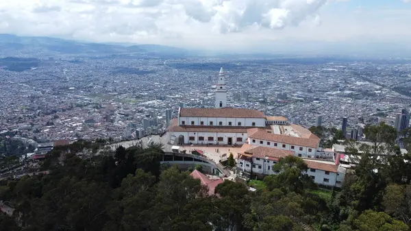 Bogota şehir merkezi binaları monserrate ile