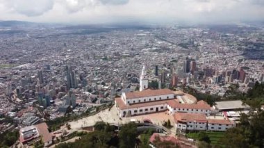 Bogota şehir merkezi binaları monserrate ile