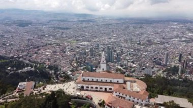 Bogota şehir merkezi binaları monserrate ile