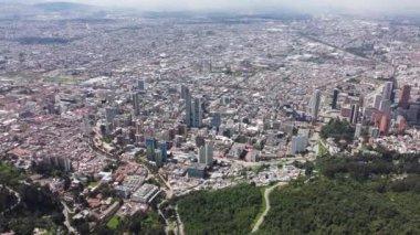 Bogota şehir merkezi binaları monserrate ile