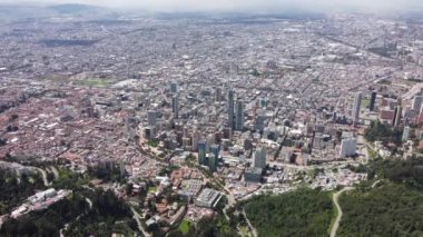 Bogota şehir merkezi binaları monserrate ile