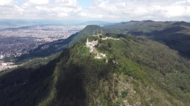Bogota şehir merkezi binaları monserrate ile