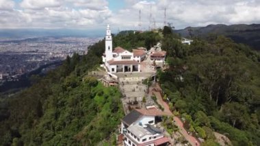 Bogota şehir merkezi binaları monserrate ile