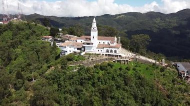 Bogota şehir merkezi binaları monserrate ile