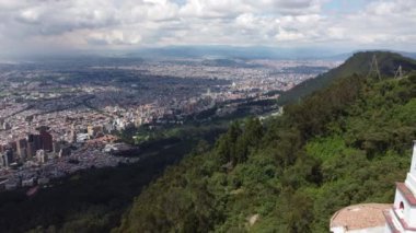 Bogota şehir merkezi binaları monserrate ile