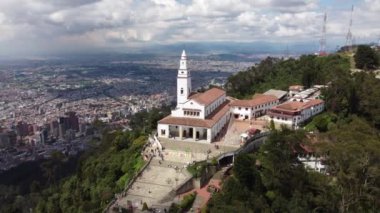 Bogota şehir merkezi binaları monserrate ile