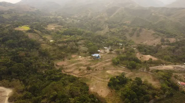 Güzel günbatımında ibague şehrinin hava manzarası