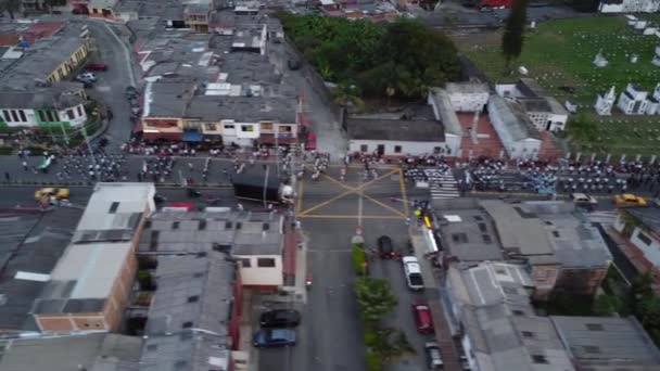 天主教圣周游行游览哥伦比亚城镇 — 图库视频影像