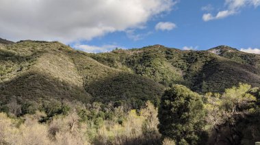 Warner Springs 'in doğusundaki dağlar San Diego bölgesi Kaliforniya Borrego Çölü' nün üzerinde yükseliyor..
