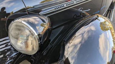Encinitas California 'da 101. sahil yolunda klasik arabalar..