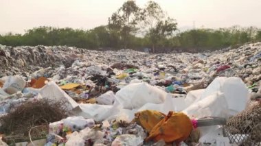 Endüstriyel atık depolama çöplüğü plastik çevresel atık geri dönüşümü